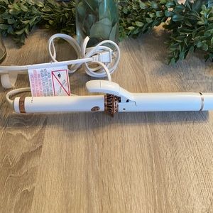 T3 curling iron